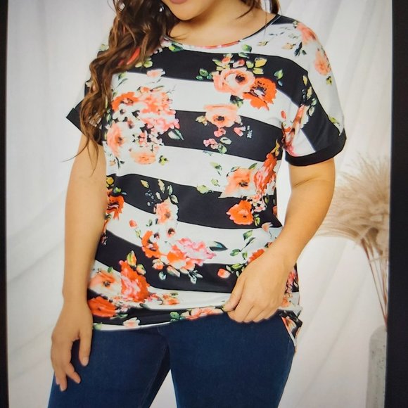 067. Stripe Plus Size Striped Floral Short Sleeve Top  Size 3X - Picture 2 of 6